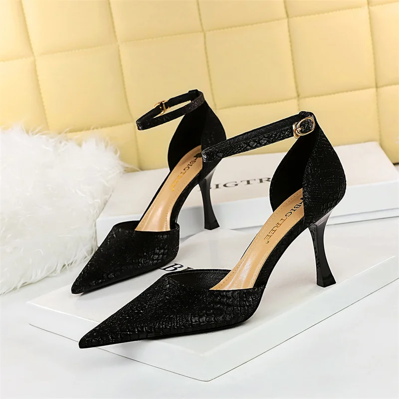 

2024 New Summer Sandal High Heel Shallow Mouth Pointed Toe Stone Pattern Hollowed Out Belt Party Elegant Women Pumps