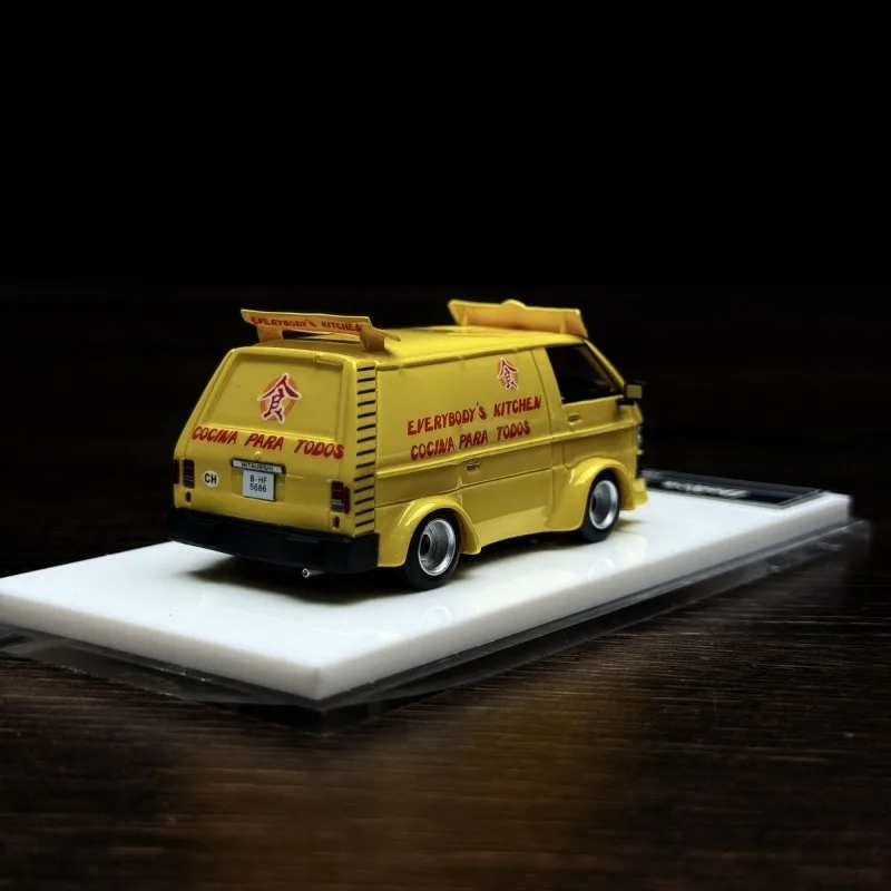 MJ Diecast 1/64 مقياس السينمائي: 1984 ميتسوبيشي ديليكا L300 "عجلات على وجبة" طبعة سبيكة نموذج سيارة لعب للأولاد هدية