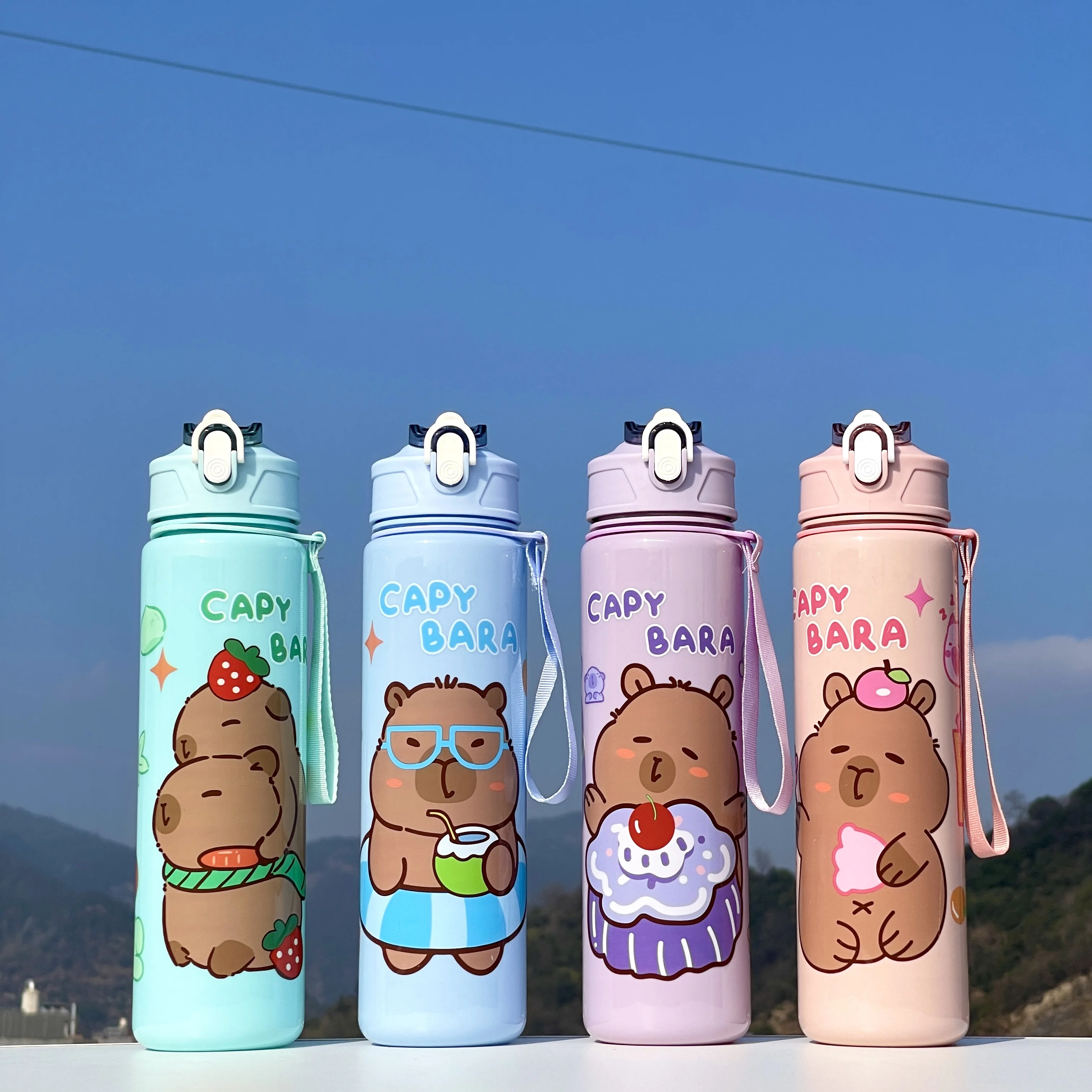800ML Kinder-Trinkbecher mit Capybara-Motiv, Cartoon-Becher mit Strohhalmen, auslaufsichere Wasserflasche, tragbarer Kinder-Plastikbecher für draußen