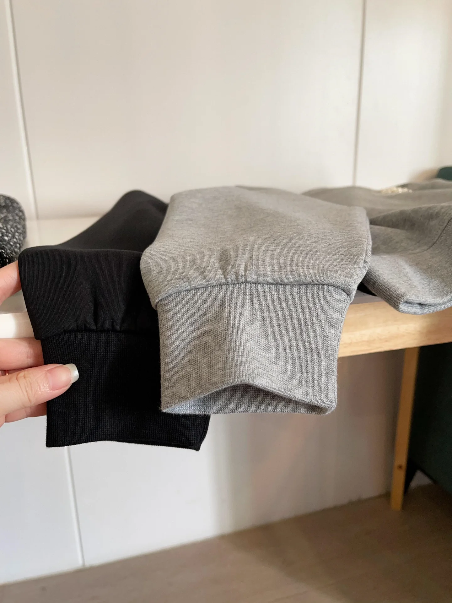 レトロエレ刺繍ロングスリーブフーディー 春秋用 ゆったりスリムフィット 多用途 メンズ レディース スウェットシャツ