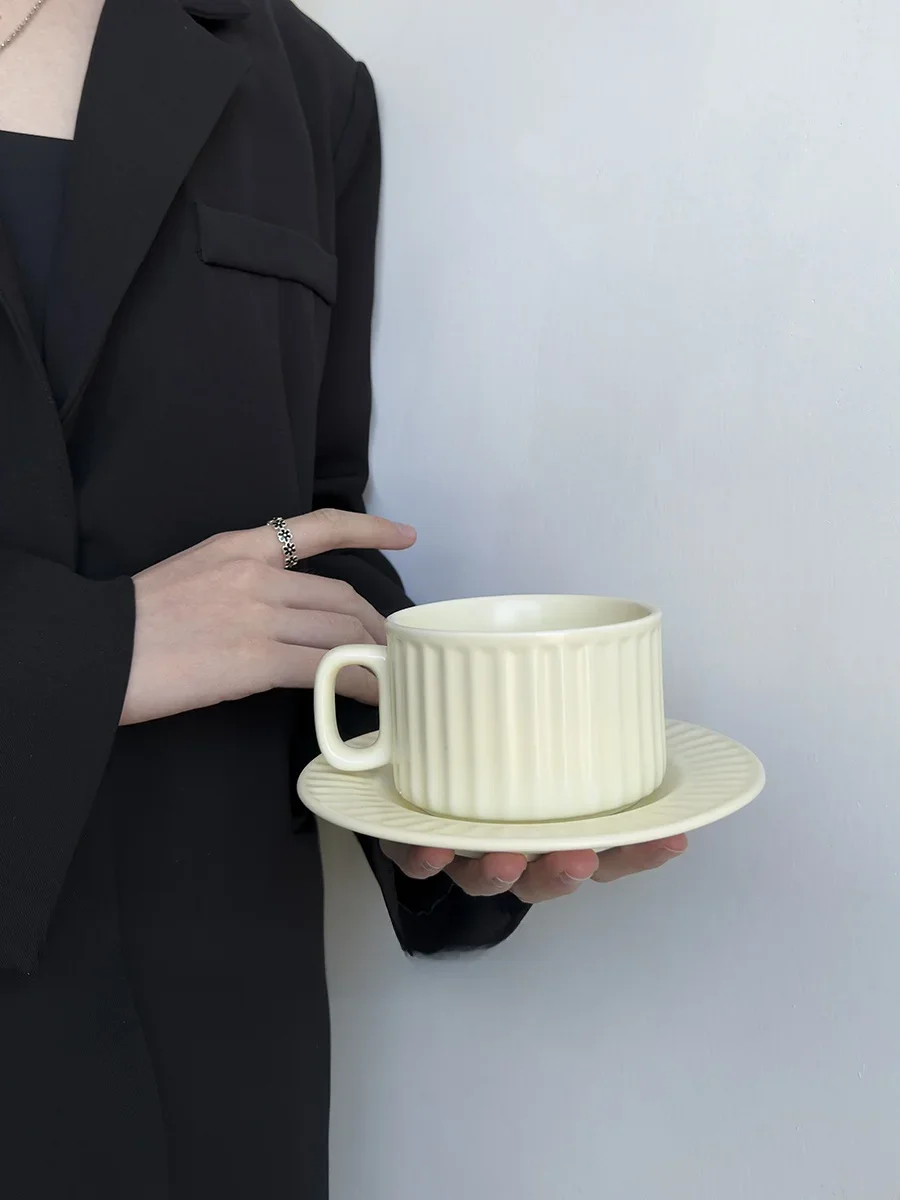 Elegant Simplistic Coconut Milk White Coffee Cup Set with Vertical Stripes for Afternoon Tea High Quality Ceramic Coffee Cups