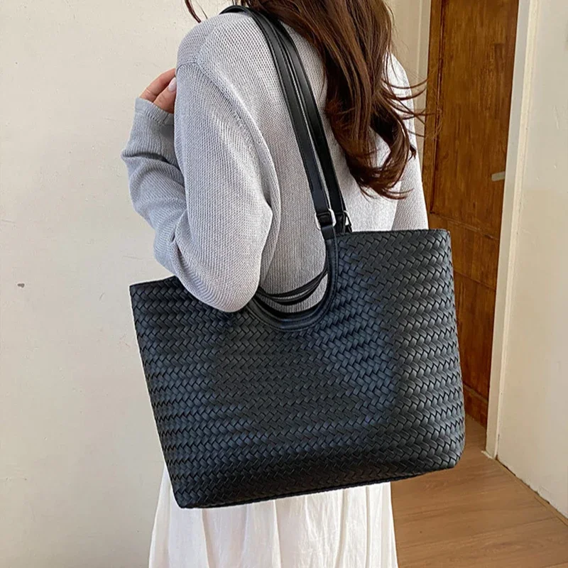 Koreanische Rattan-Geflecht-Umhängetasche, Große Kapazität Damen-Tragetasche, Sommerliche Lässige Einfache Urlaubs-Strand-Pendler-Handtasche – Detail 19