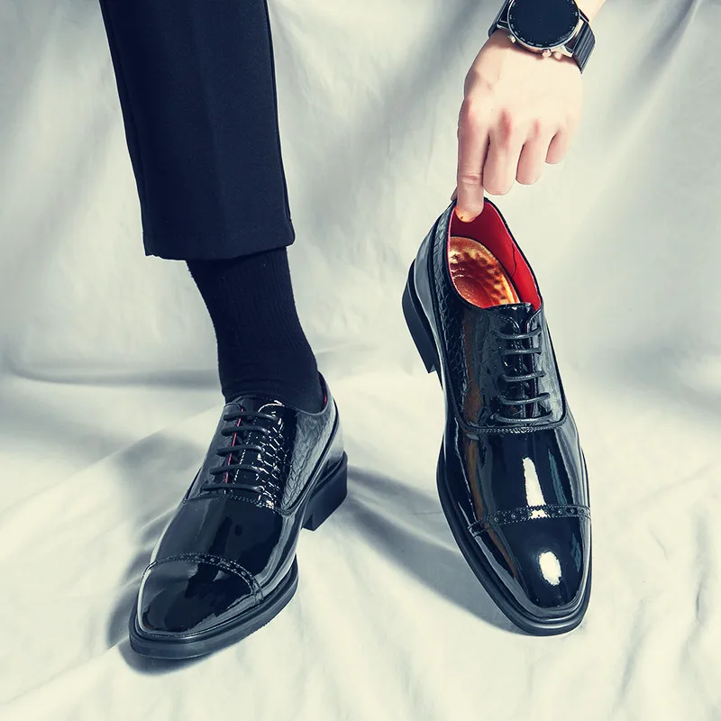 ใหม่แฟชั่นสิทธิบัตรหนัง Oxford Mens รองเท้าชุดเดรสอย่างเป็นทางการธุรกิจ Lace-Up Pointed Office รองเท้าหนัง Elegant เสื้อผู้ชายรองเท้าชุดเดรส