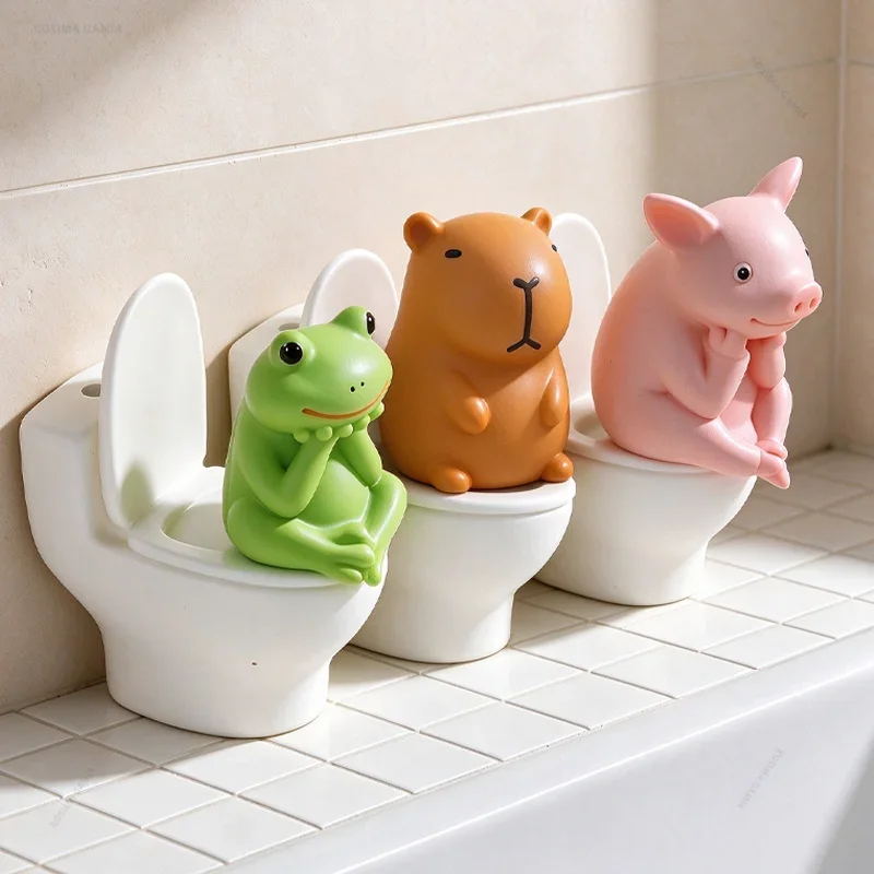 Mini Capybara Frog Pig Figurines Cute Sitting on Toilet Animal Resin Funny Statue for Bathroom Desktop Home Decor Creative Gift