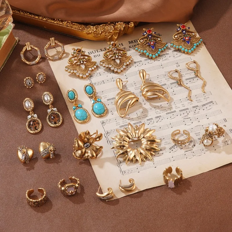 

1Pcs Vintage silver needle earrings, Russian gold court style, niche earrings, earrings, high-end feel, light luxury earrings