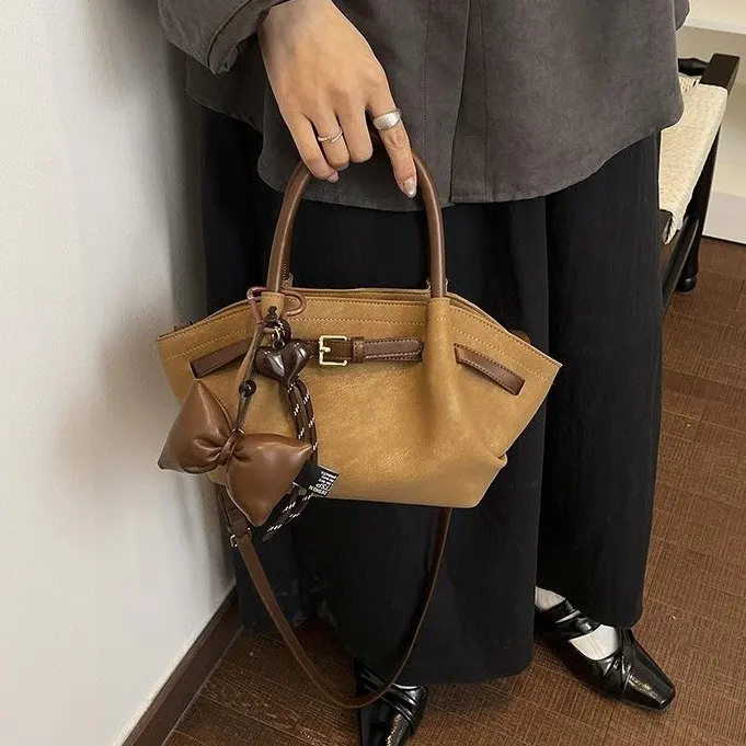 

Minimalist Trendy Parisian Designer Diaper Bags For Women Luxury Leather Large Capacity Elegant Shoulder Bag Classic Commuter