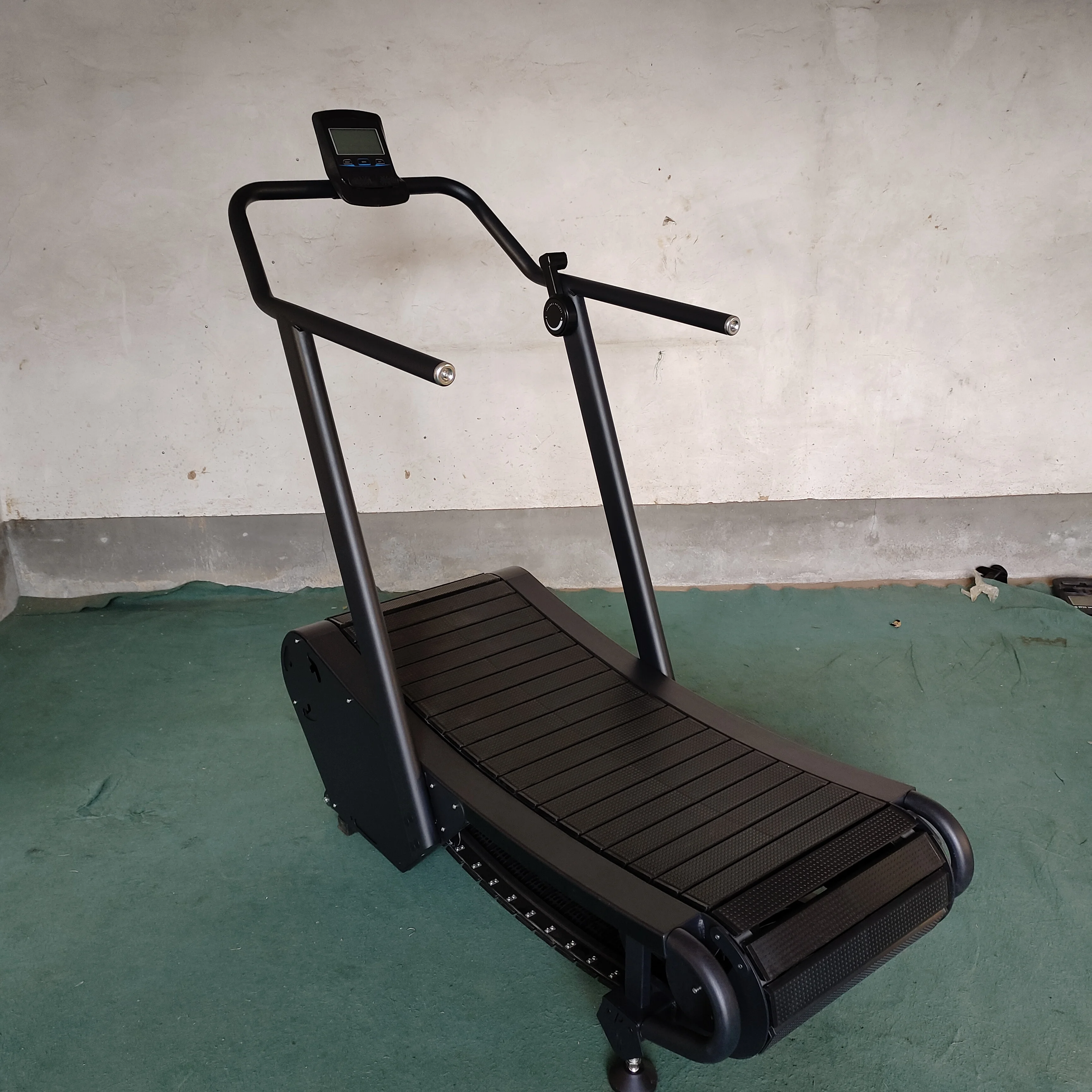 Curved Surface Non-motorized Home Gym Treadmill with LED Screen Display, Manual Heart Rate Monitoring, and Wireless Connectivity