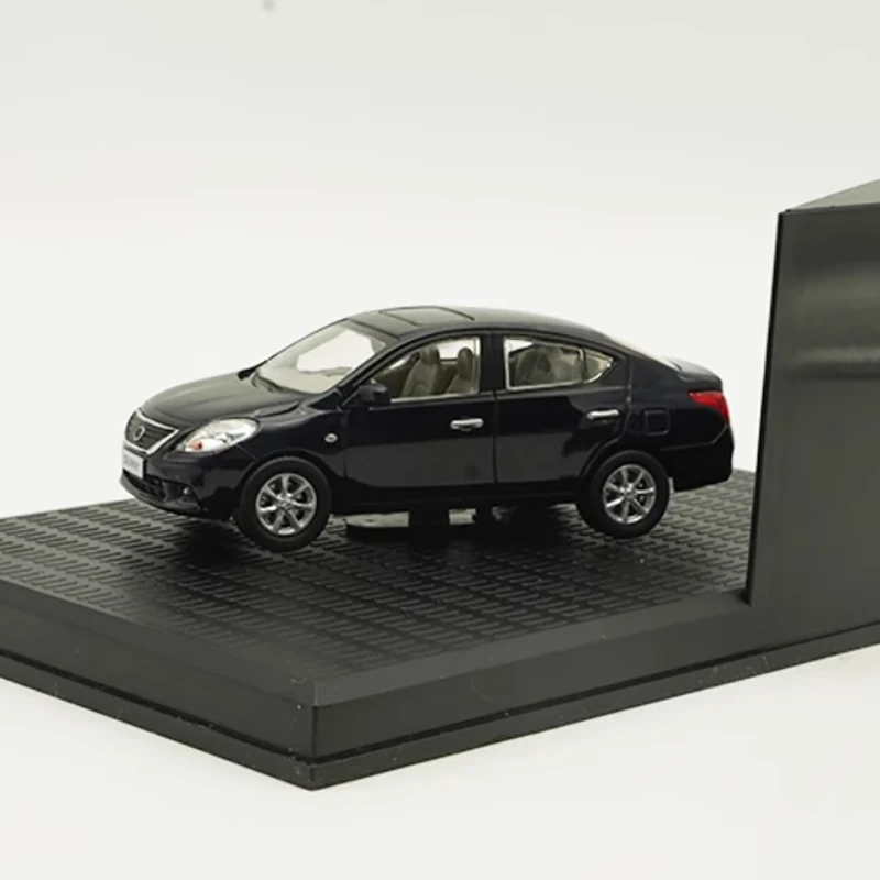 Diecast 1:43 Scale Sunny Sedan Alloy Car Model Finished Product Simulation Toy Collection Gift Static Model Souvenir