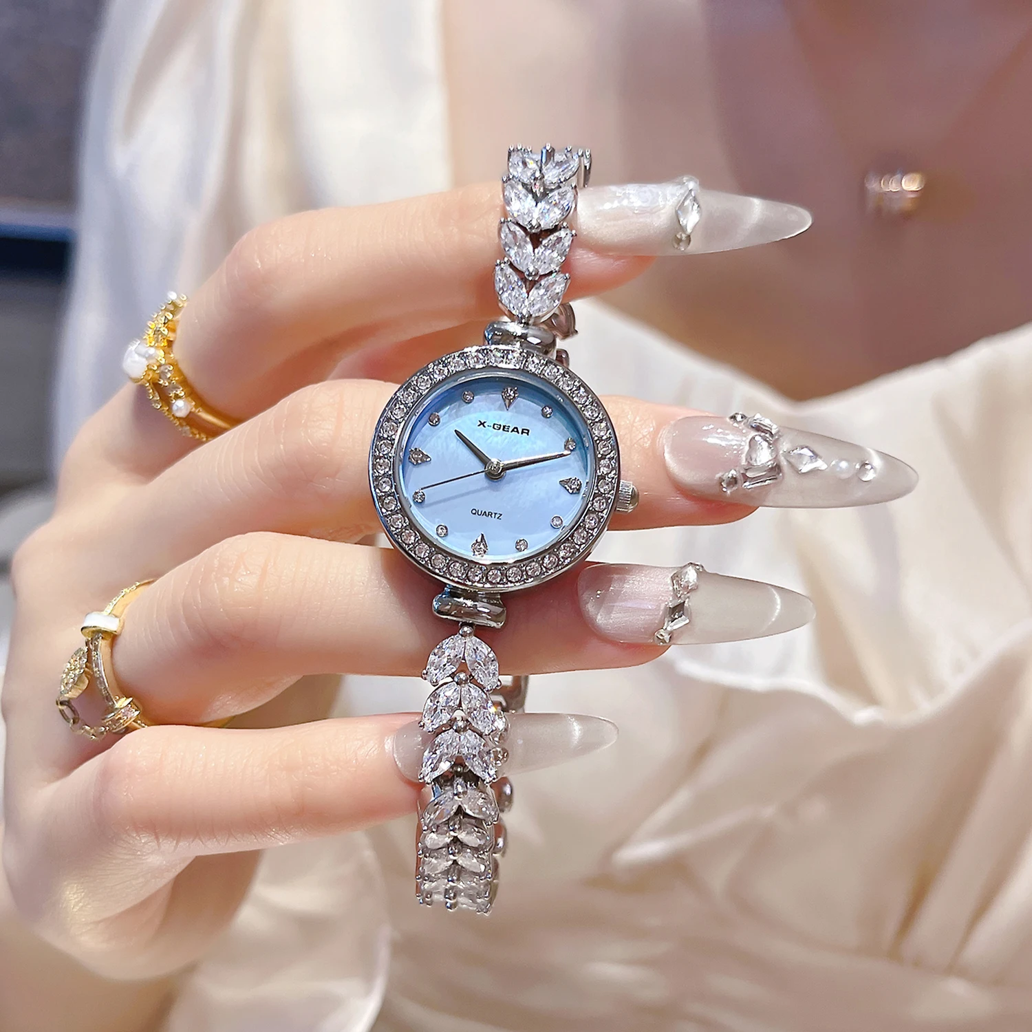 Fashionable Mermaid Tail Strap Kids Watch – Waterproof Quartz Wristwatch for Students, Simple & Exquisite Gift