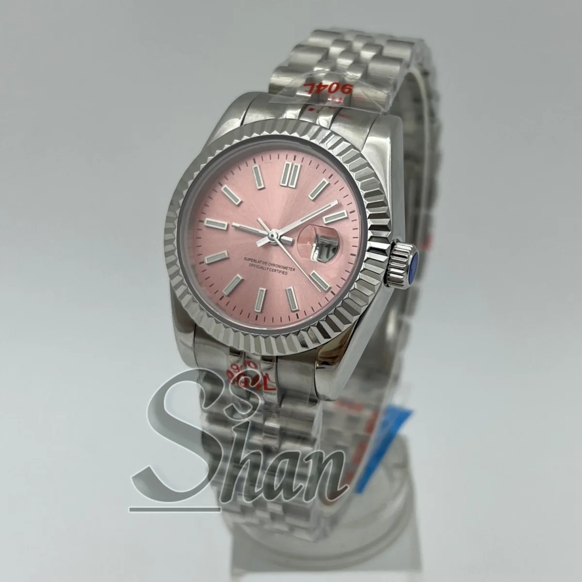 31mm luxury ladies mechanical watch features a grooved bezel with sapphire crystal and is powered by the NH05 automatic movement
