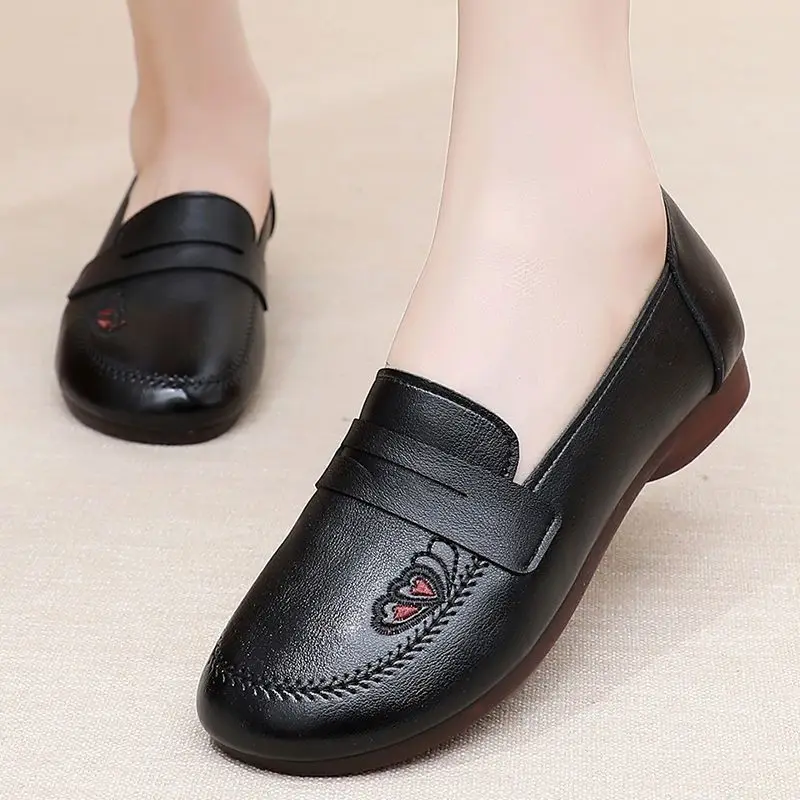 Fashion Slip-on Shoes for women 2024 Autumn Heart Emboridery Moccasins Comfort Mother's Footwear Round Wide Leg Loafer Sneakers