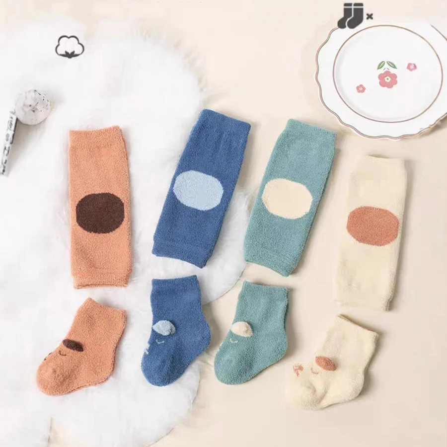 

0-12Months Baby Knee Pad And Socks Sets Winter Infants Toddlers Coral Fleece Warm Socks Leg Warmers 2-piece Set For Girls Boys