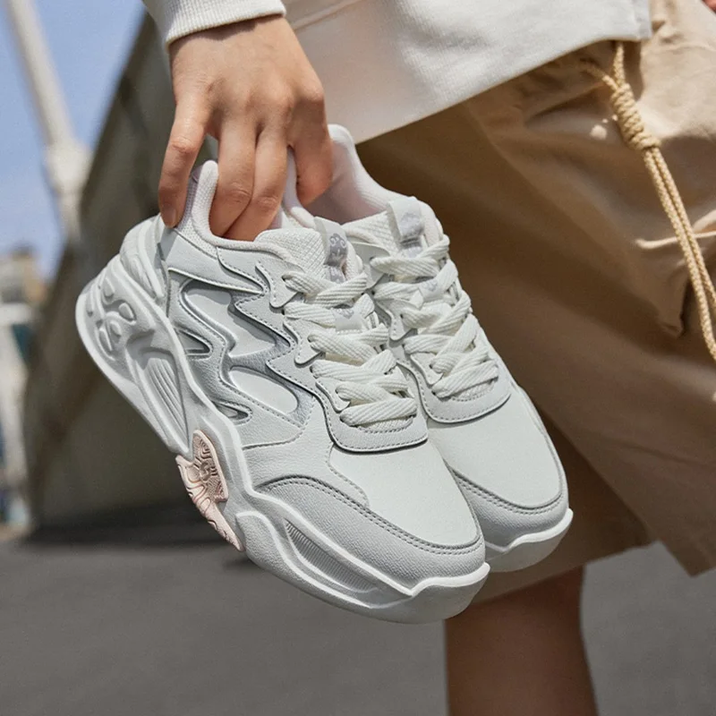 361 Degrees レディース ボードシューズ 2025 チャンキーソール 耐久性のあるレザーアッパー 多用途 ストリートウェア ファッション 女性用スニーカー 682536619