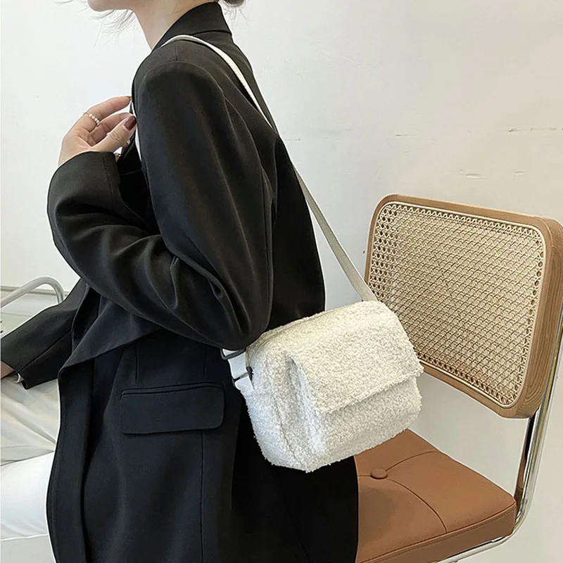 Bolso cruzado de felpa para mujer, bandolera pequeña de lana y piel esponjosa, de diseñador, a la moda, para invierno, novedad de 2024