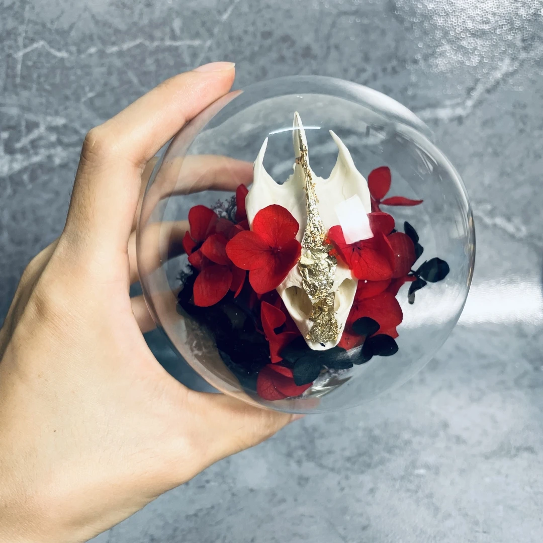 2133 Art Skull Preserved Flower Glass Sphere Desktop Ornament Bulk Wholesale Gold Foil Handmade Dome Display Decor Gothic Style