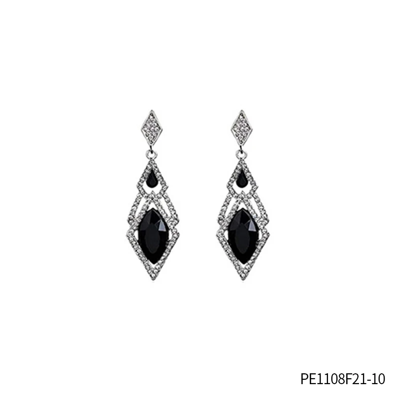 PESENAR "1920s Flapper Glam: أغطية الرأس المصنوعة من الريش، والأقراط واللؤلؤ، مثالية لزراعة 20 ثانية."