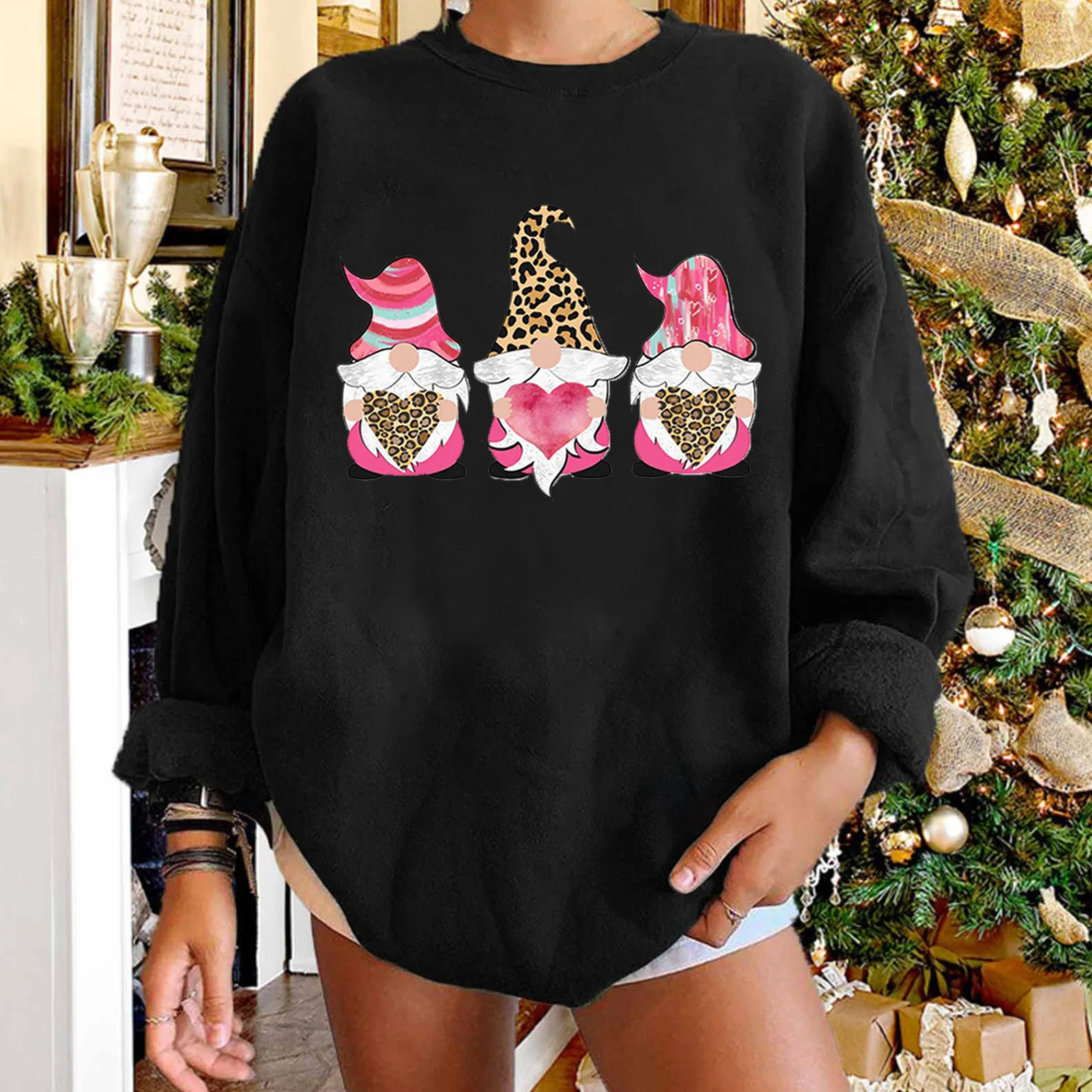 A Leopard Print Heart LOVE Letter Printed Pattern Women's Round-neck Pullover Hoodie, Valentine's Day Top Base Layer Sweatshirt