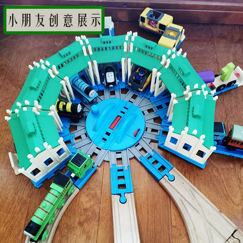 Ensemble de voies de scène de train électrique, garage de stationnement combiné, viaduc universel et étendu, ensemble de pente haut et bas