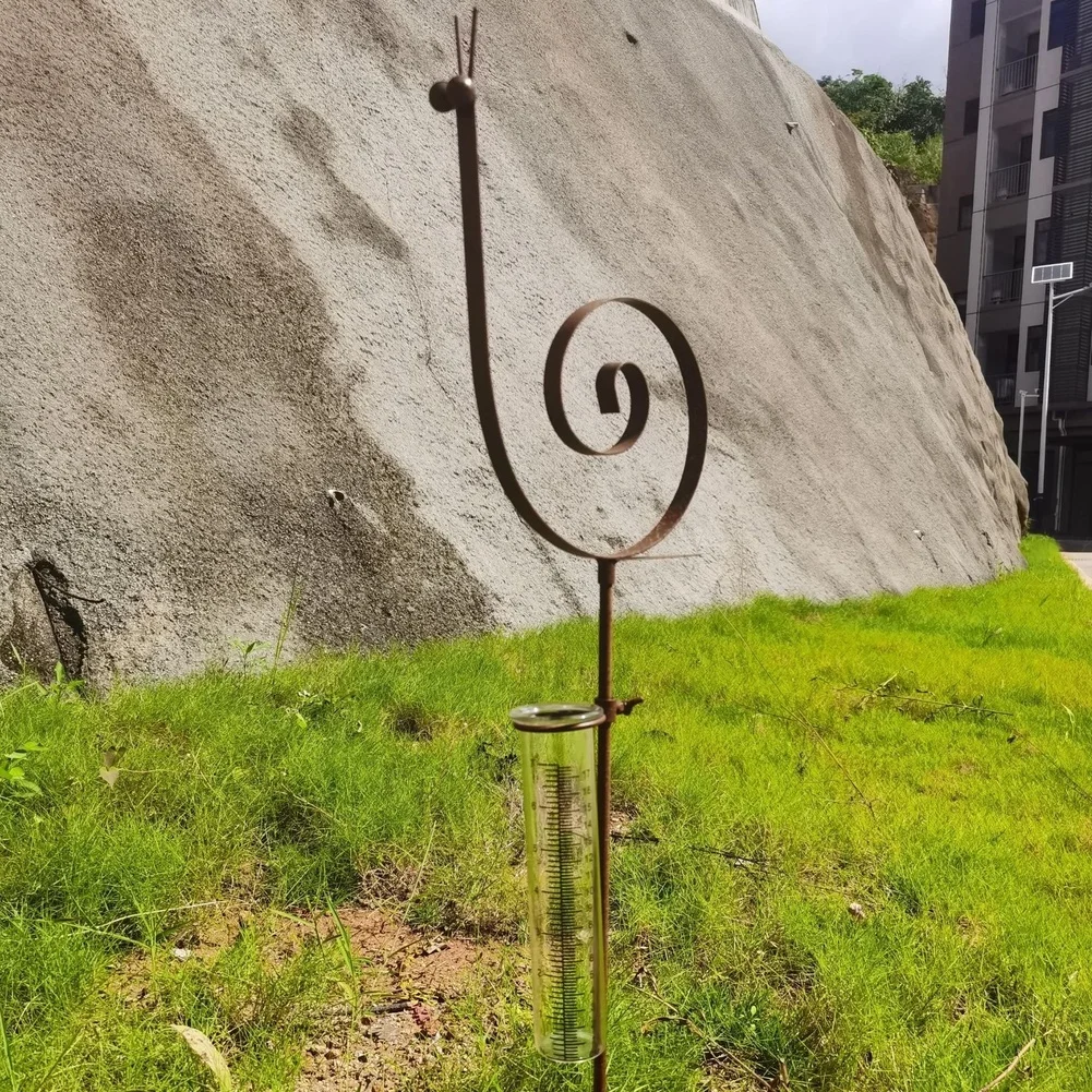 Snail-Form Metal Rain Gauge for Garden and Yard Enhancement Featuring Robust Build and Clear Rain Level Visualization