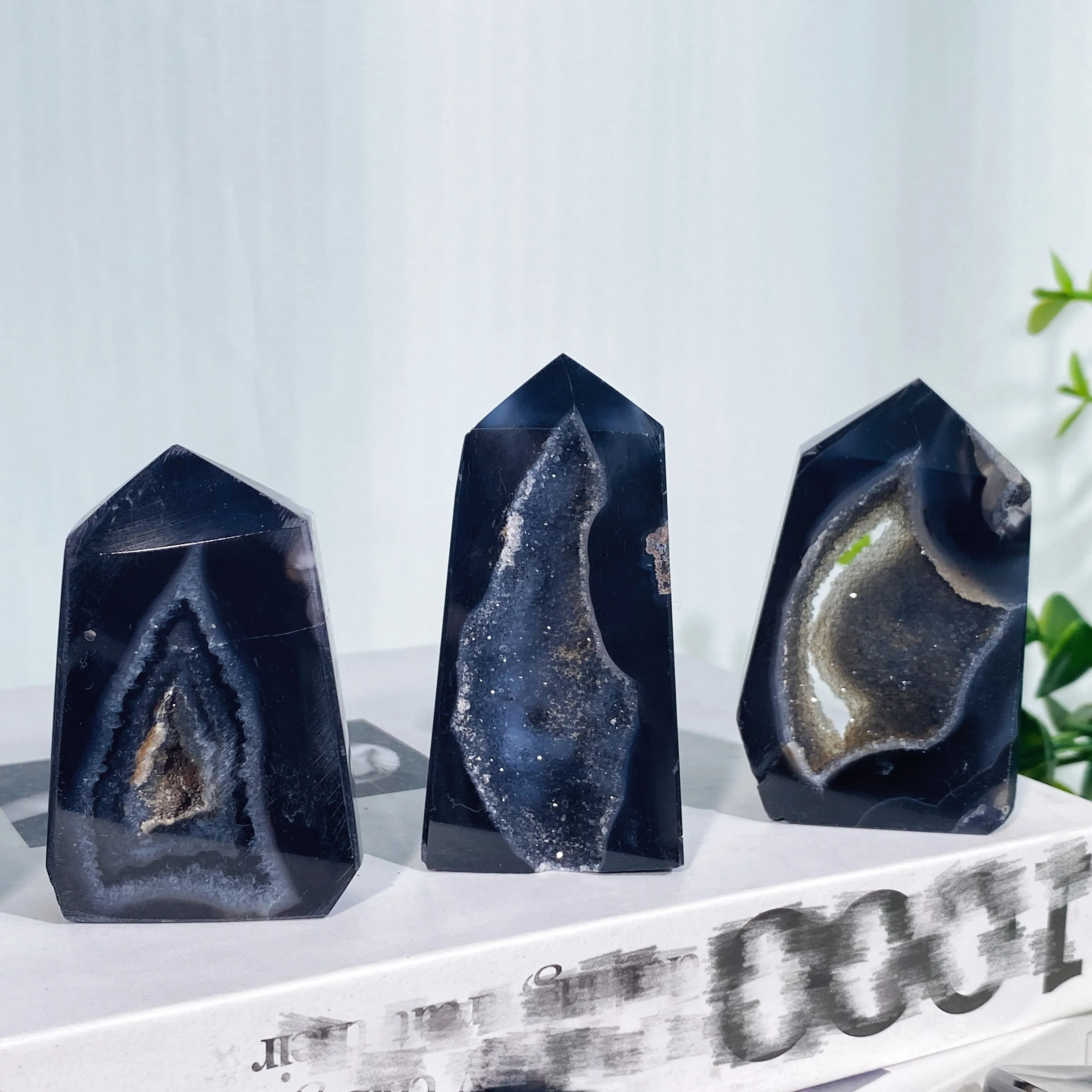 1 قطعة عشوائية عالية الجودة الأسود الجزع الجيود العقيق بوابة الكريستال الطبيعي بوابة ، الكريستال الطبيعي الديكور ، الأحجار الكريمة والمجوهرات ، بريق. #4