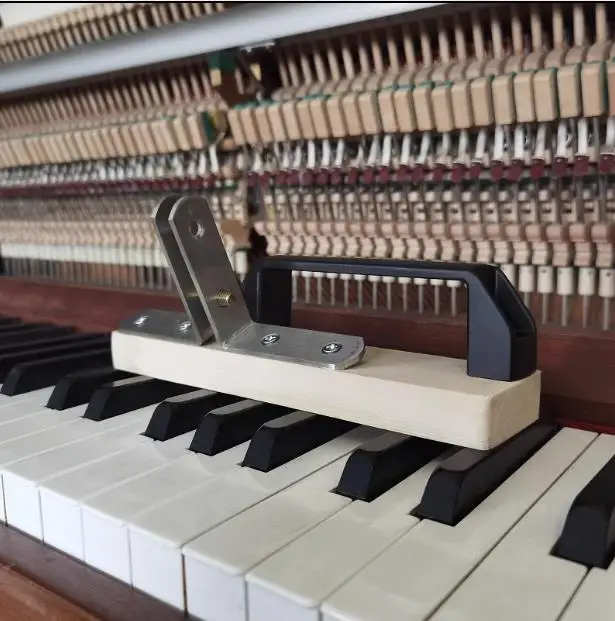 Piano tuning maintenance tool (Interlock holder)