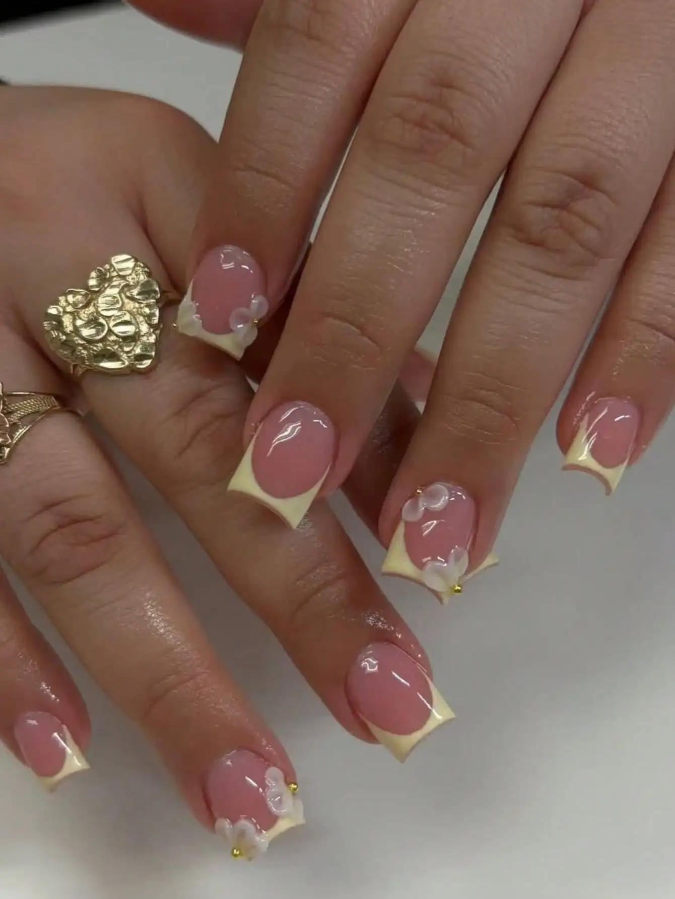 

10pcs Y2K Hiphop Style Handmade Nail Art Set, Nude, White & Yellow French Manicure Stickers, 3D Floral Decals & Gold Beads. For Ladies & Girls Party, Daily Wear & Gifts.
