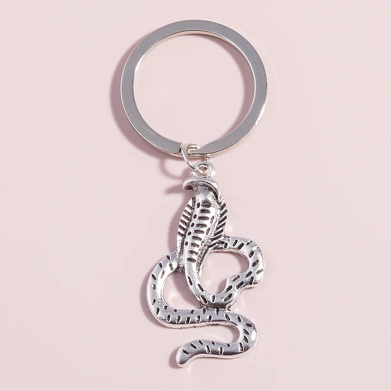 Creative Metal Snake Keychain Animal Key Ring Pendant for Men Women Key Holder Handbag Accessories DIY Jewlery Gift