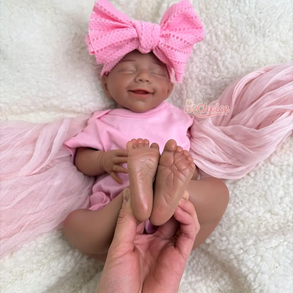 18인치 어두운 피부 손으로 만든 가동 가능한 실리콘 재태어난 아기 소녀 소매 컬렉션을 위한 부드러운 귀여운 세척 가능한 교육 인형