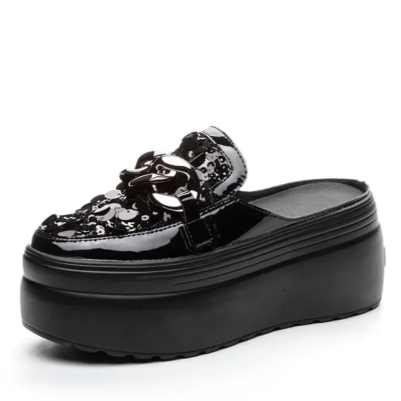 

Женские блестящие сандалии из лакированной микрофибры 8 см с воздушной сеткой, модные повседневные летние тапочки на танкетке высокого бренда