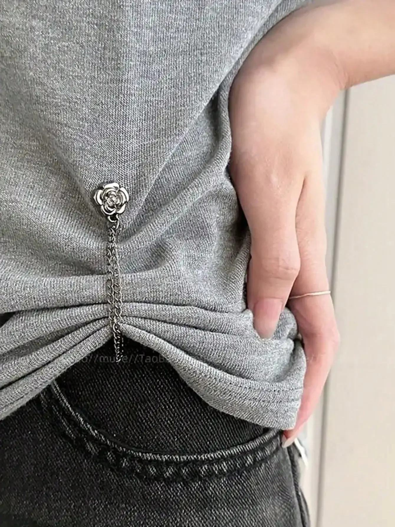 

1/2pcs Minimalist Rose Shaped Pants Leg Shortener, High-Quality Resin & Metal Invisible Anti-Drag, Waterproof, Durable For Jeans, Casual Pants, Everyday Wear, Mother's Day, Valentine's Day Accessory