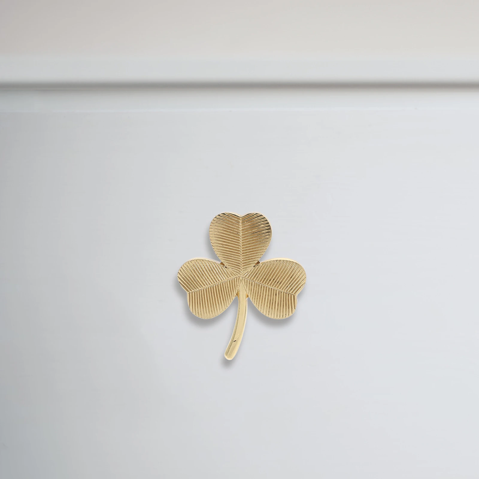 

Vintage Brass Shamrock Shape Drawer Pull Knob Decorative Handle for Cabinet Wardrobe Dresser Closet Cupboard Hardware