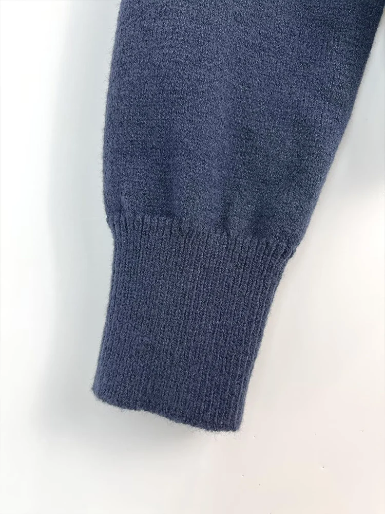 เสื้อสเวตเตอร์คอตุ๊กตาสไตล์ยุโรป แฟชั่นผู้หญิงใหม่ ดีไซน์เข้าได้กับทุกชุด โทนสีตัดกันอย่างลงตัว