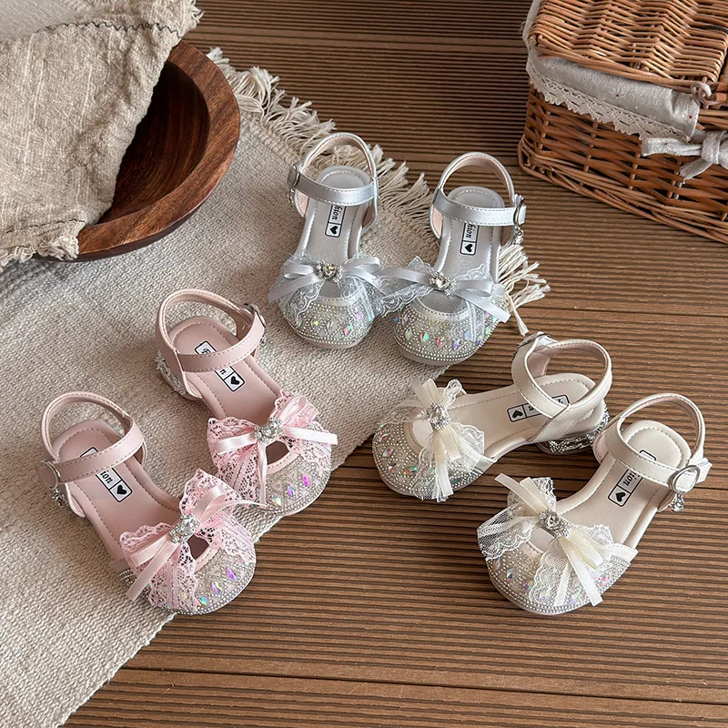 Girls Princess Sandals Sweet Lace Bows Kids Dance Shoes Toes Capped 2026 Summer New Children Casual Sandals Shiny Crystal