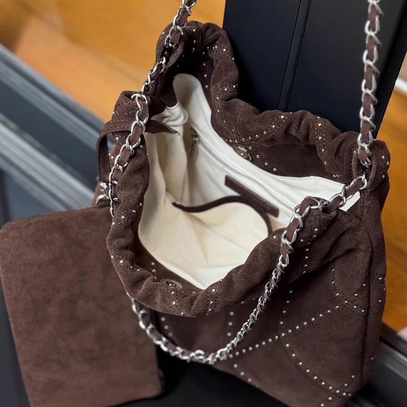 حقائب جلدية بقر طبيعية مخصصة بأحرف أولى للنساء، حقائب يد ومحافظ فاخرة بتصميم جديد لعام 2025، مزينة بمسامير عتيقة مع جيب داخلي وحزام سلسلة وحقيبة كتف تحت الذراع جودة عالية ًالشحن مجانا وصول الشحن السريع #5