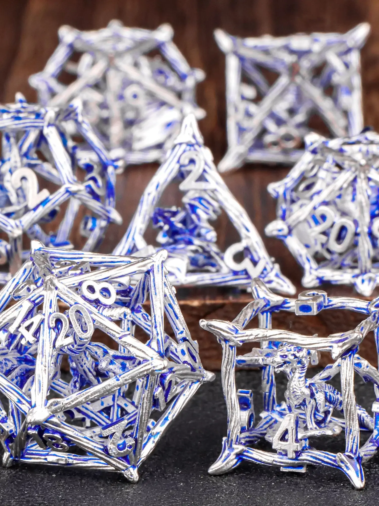 

Набор металлических кубиков с узорами сухой ветки и дракона, прочные металлические кубики для настольных игр