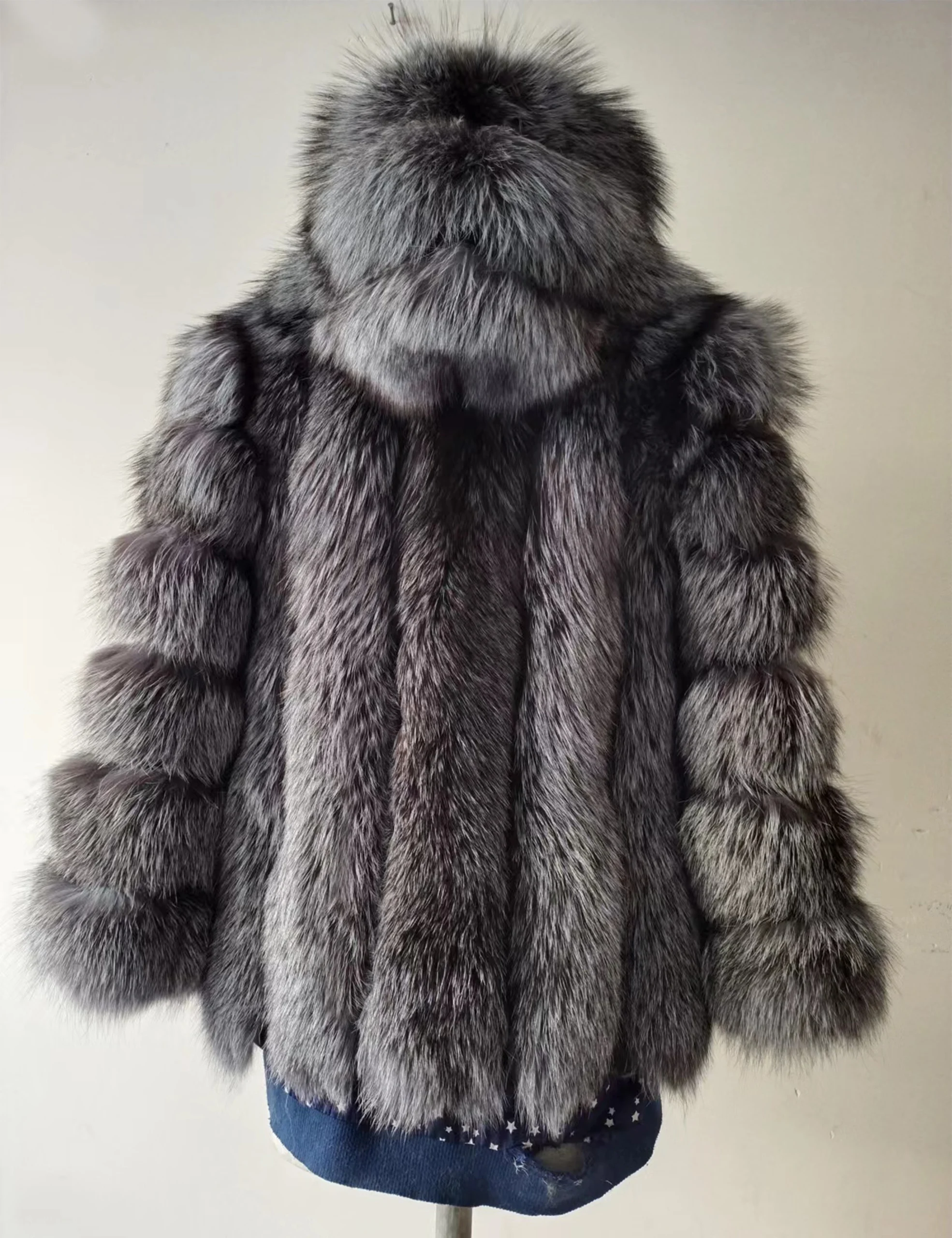 ขนสุนัขจิ้งจอกจริงผู้หญิงฤดูหนาวบาร์แนวตั้งธรรมชาติ Silver Fox แจ็คเก็ตใหม่แฟชั่น Hooded Overcoat Furry Plus ขนาดฟรีไปรษณีย์