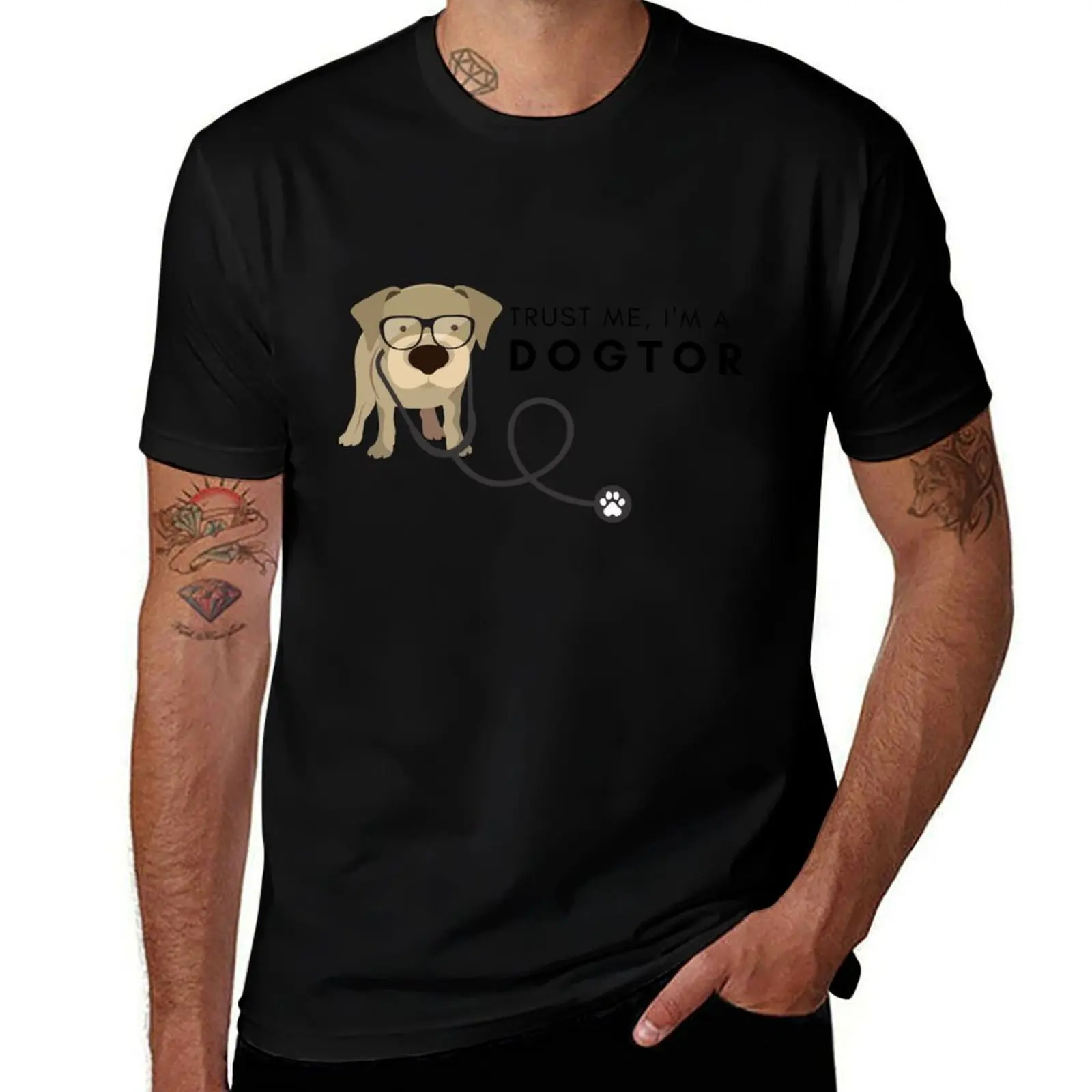 Funny Trust Me, I'm a Dogtor (doctor) gift for doctors, medical students, dog / puppy lovers T-Shirt