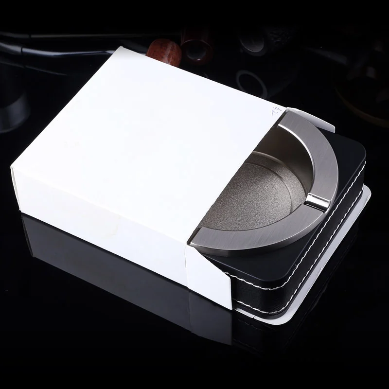 Modern Square Leather Metal Ashtray Interior Living Room Decoration Boyfriend for Gift Luxury Car Ashtray Office Home Decoration