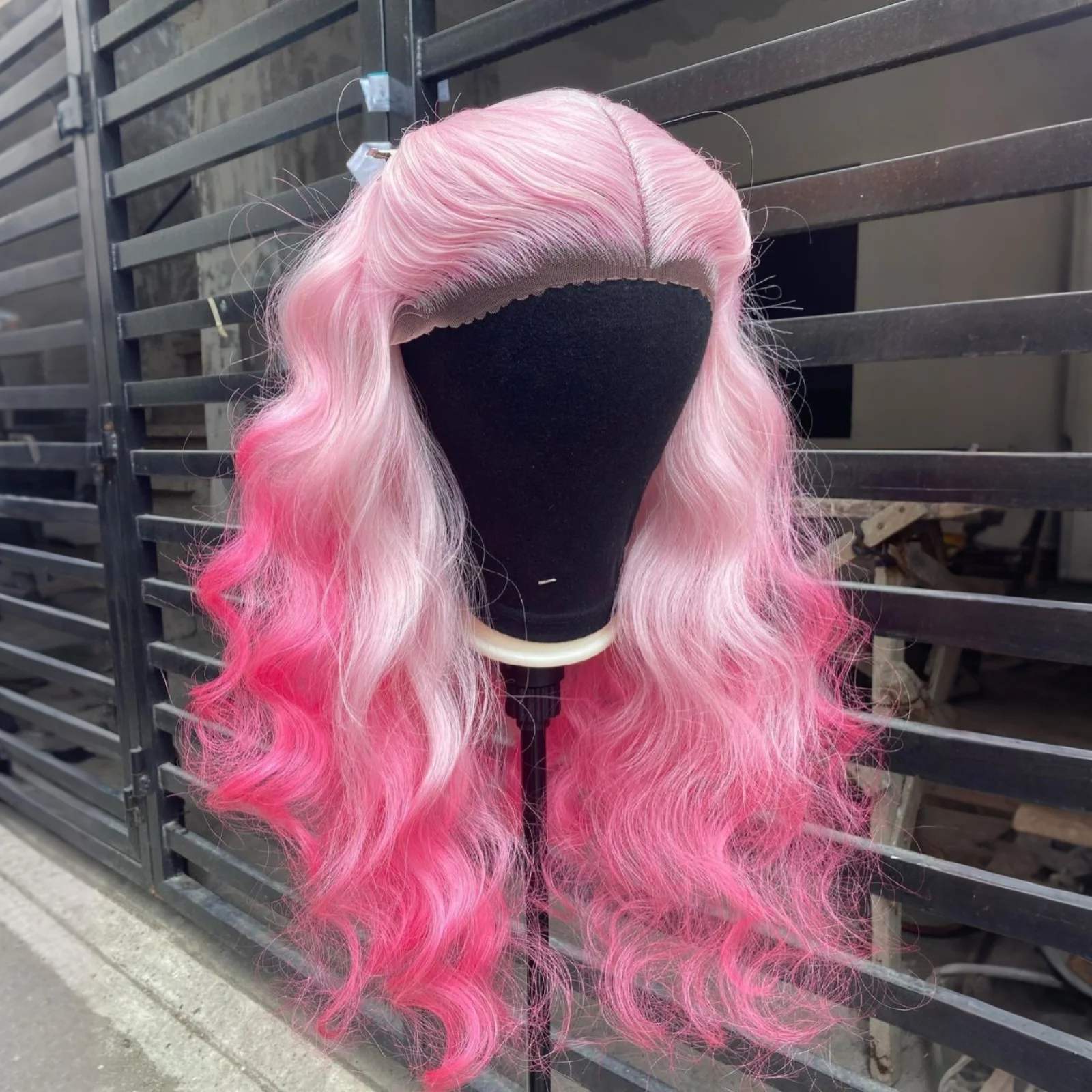 Long Pink Ombre Wig  Body Wave Synthetic Hair Middle Part 13X4 Curly Wavy Light Pink Highlight Gradient Colored Wigs for Women