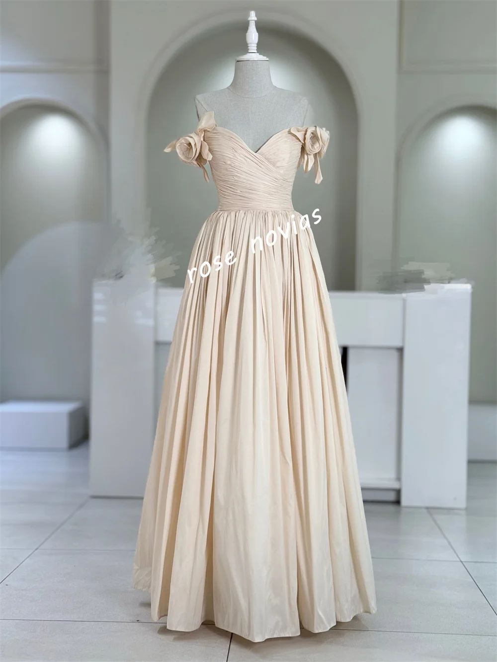 Sukienka wieczorowa na zamówienie, urocza, plisowana, z odkrytymi ramionami, o kroju litery A, długa, szyta na miarę, na specjalną okazję, na studniówkę, wykwintna suknia na przyjęcie.