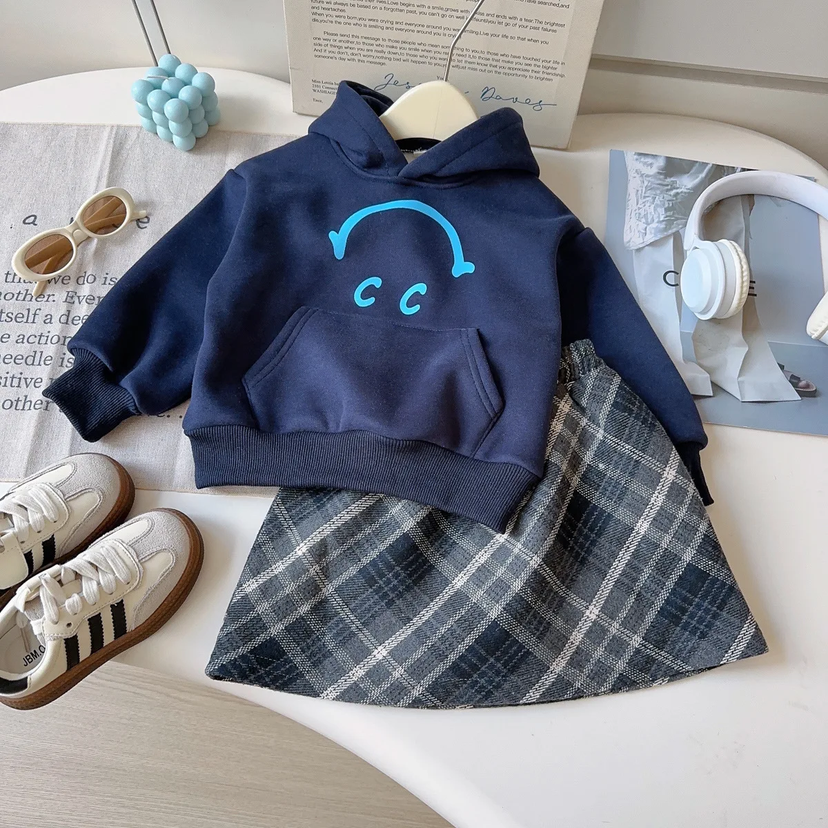 

Корейский зимний детский комплект одежды из 2 предметов для девочек, толстовки с капюшоном для маленьких девочек, костюм с клетчатой юбкой для маленьких девочек, наряд