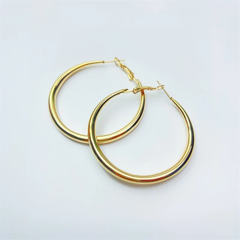 2025 New Women's Gold color Large Hoop Earrings (one Pair) Simple Smooth Geometric Round Earrings Stylish Everyday Accessories
