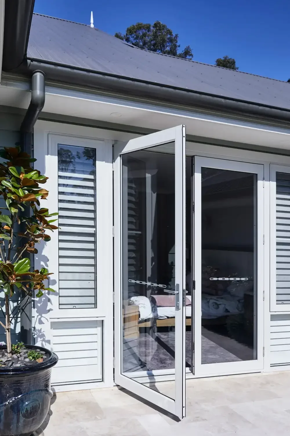 المصنع مباشرة المورد الأبواب الفرنسية الألومنيوم الزجاج المقسى سوينغ الباب الإطار الأسود الداخلية حجم مخصص أبواب دخول بابية