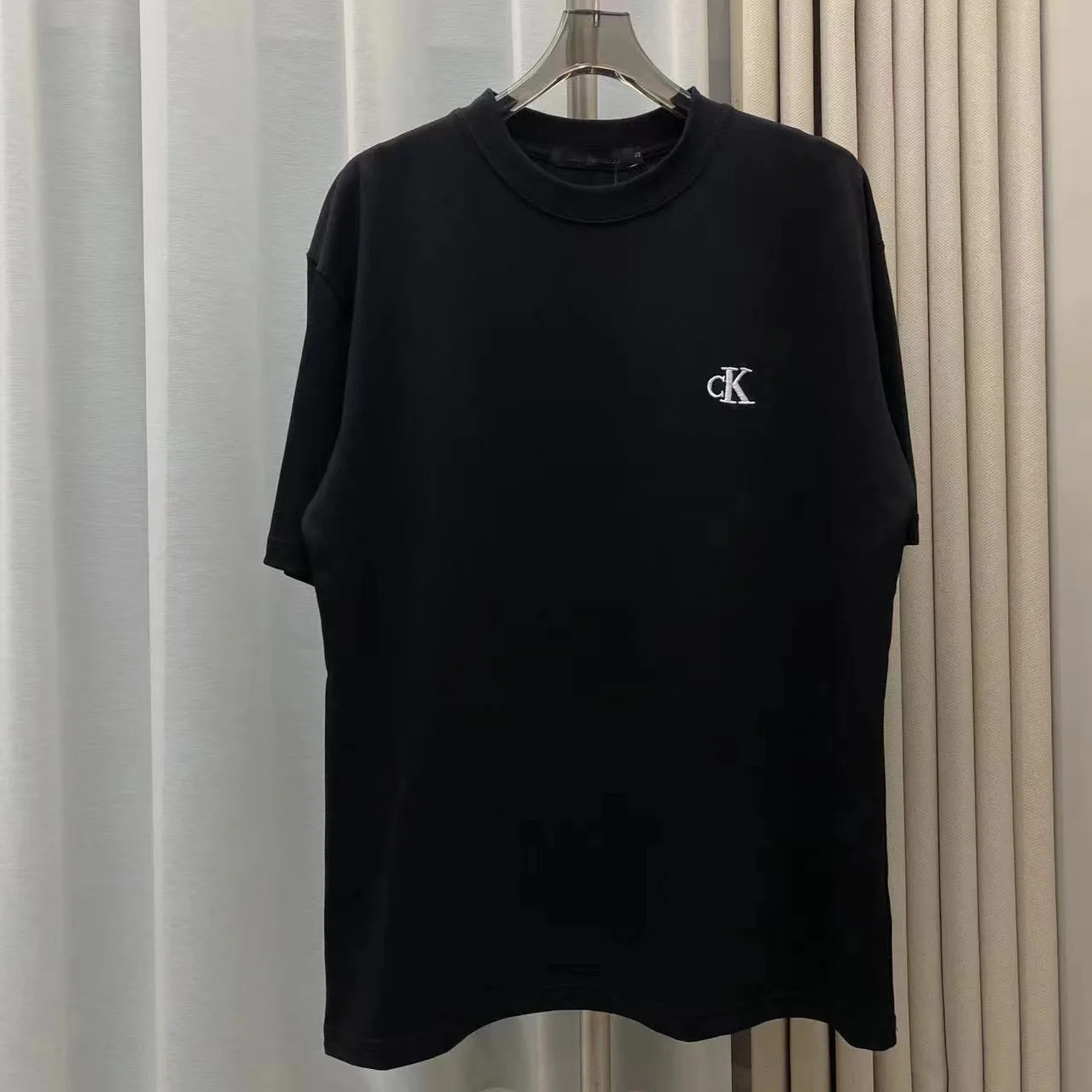 Рисунок 3 - 2024, весенняя базовая рубашка с короткими рукавами