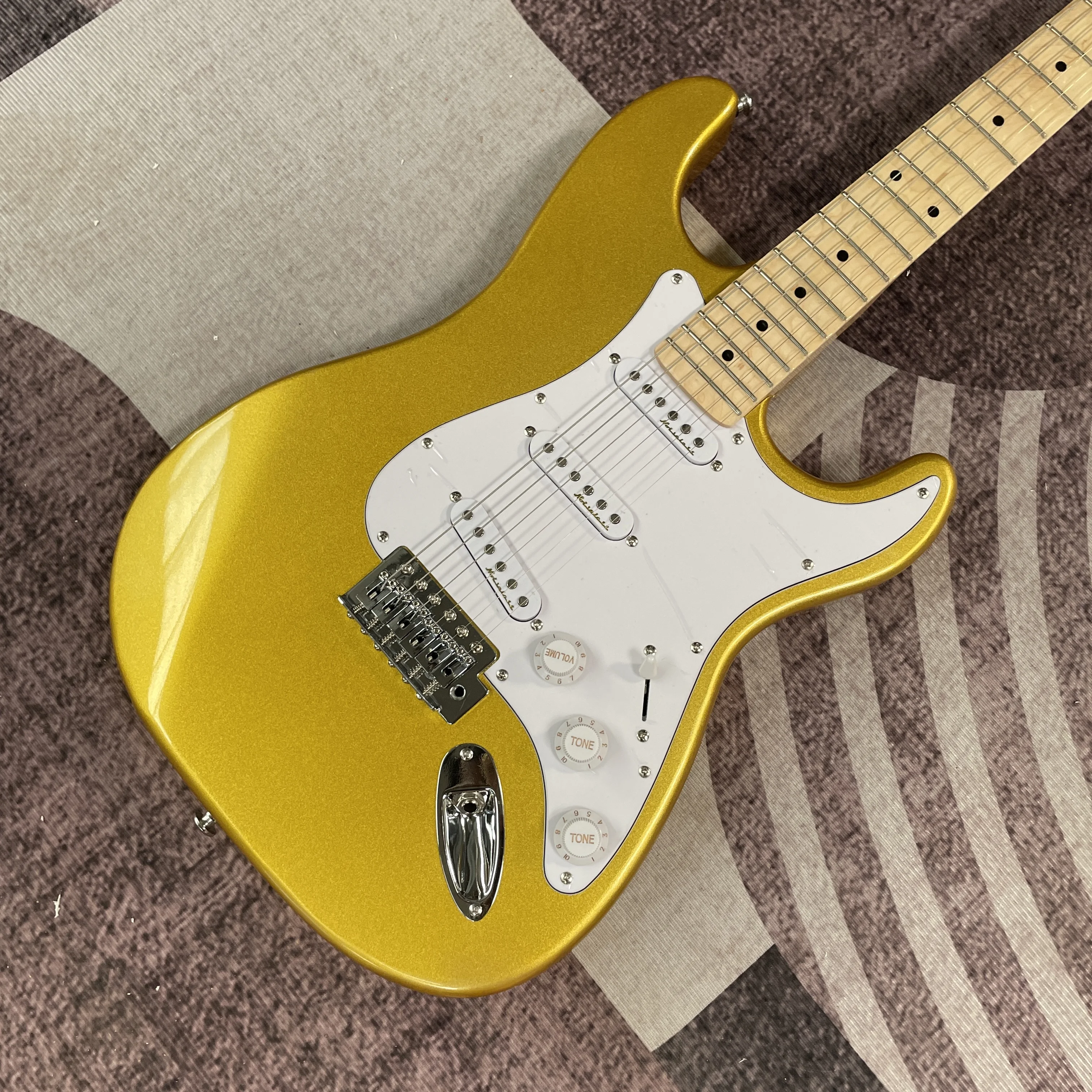 Golden 6-String Ele…