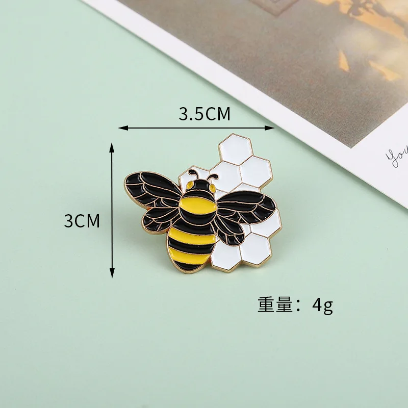 New Alloy Cute Bee Brooch Simple Cartoon Honey Pot Pin Paint Drip Oil Bag Accessories Small Badge H1386