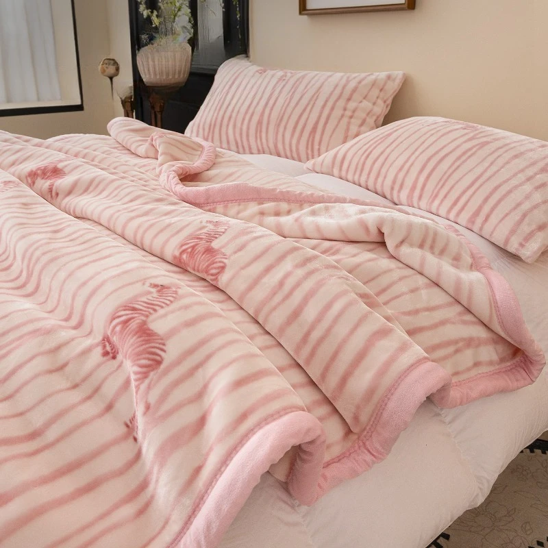 Thick Milk Velvet Blanket Winter Warm Sofa Blanket Nap Air Conditioning Blanket Comfortable Double-faced Fleece Machine Washable