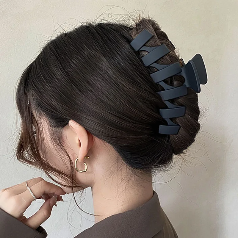 Vintage Frosted Geometric Plastic Hair Claw For Women Elegant Hair Decorate Long Thick Hair Claw Clips Fashion Hair Accessories