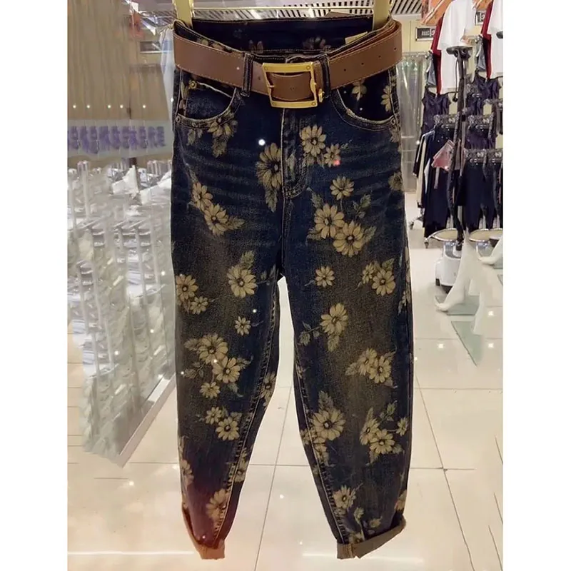 กางเกงยีนส์ทรงตรงพิมพ์ลายสไตล์เรโทรใหม่สำหรับผู้หญิง ฤดูใบไม้ผลิและฤดูใบไม้ร่วง ทรงหลวม สไตล์โจ๊กเกอร์ ฮารุน  กระดุมซิป  ใส่สบาย ลำลอง