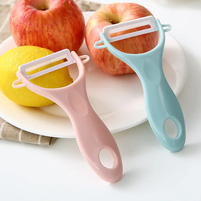 1 pc Kitchen Assistant vegetable peeler, fruit ceramic peeler, multi-functional scraper. Colors are randomly dispatched.